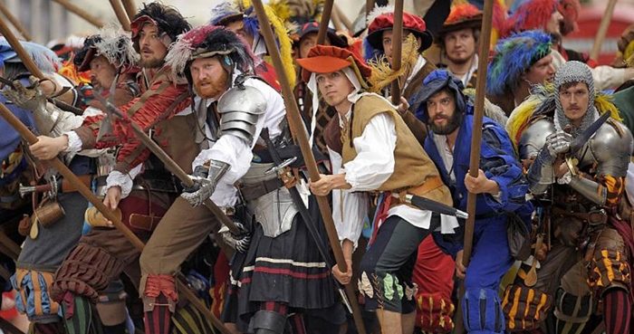 Carestia, Guerra e Lanzichenecchi (capp. 28-29).