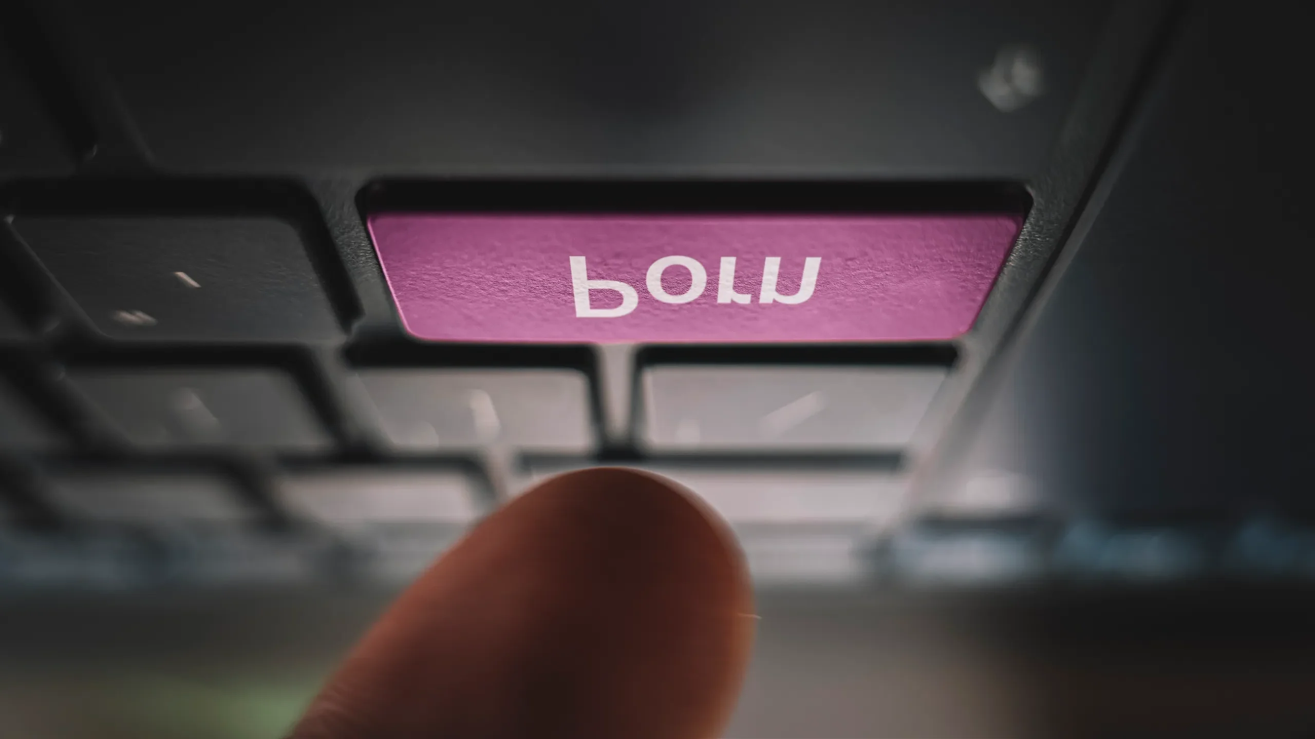 Siti Licenziosi in Una Stanza.