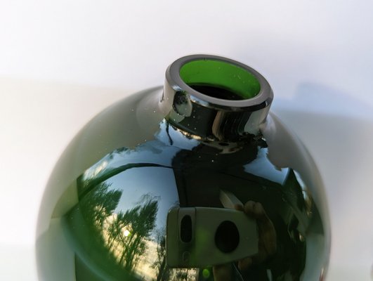 Illusioni in boccetta: la finta chimica verde per venderci un trend.